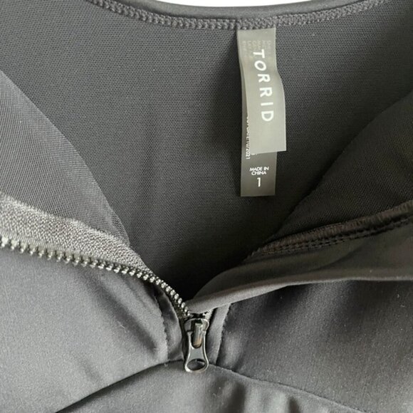 Torrid Zip Front Swim Dress Black Size 1 w/ Shorts UPF 50+ - Picture 9 of 12